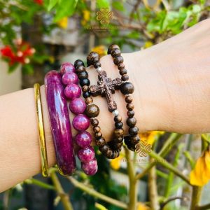 Vòng Tay Mân Côi 50 Hạt Trầm Hương Rừng. Quấn 3 Vòng Tay có Thánh Giá và Trái Tim Đức Mẹ. Khắc Tên Theo Yêu Cầu