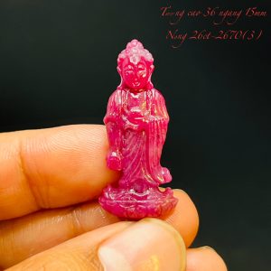 Tượng Phật A Di Đà Tạc Đá Ruby Thiên Nhiên. Tượng cao 36mm ngang 15mm nặng 26carat #2670
