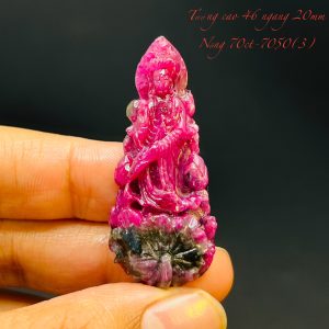 Tượng Phật Quán Âm Tạc Đá Ruby Thiên Nhiên. Tượng cao 46mm ngang 20mm nặng 70carat #7050