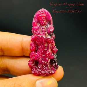 Tượng Phật Quán Âm Tạc Đá Ruby Thiên Nhiên. Tượng cao 49mm ngang 22mm nặng 82carat #8250