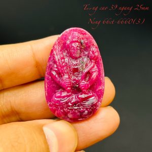 Tượng Phật Hư Không Tang Bồ Tát Tạc Đá Ruby Thiên Nhiên. Tượng cao 39mm ngang 25mm nặng 66carat #6660