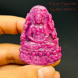 Tượng Phật A Di Đà Tạc Đá Ruby Thiên Nhiên. Tượng cao 53mm ngang 38mm nặng 150carat #15050