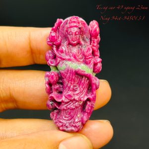 Tượng Phật Quán Âm Tạc Đá Ruby Thiên Nhiên. Tượng cao 49mm ngang 23mm nặng 94carat #9450