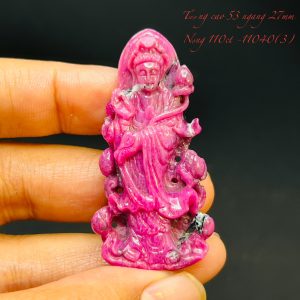 Tượng Phật Quán Âm Tạc Đá Ruby Thiên Nhiên. Tượng cao 53mm ngang 27mm nặng 110carat #11040