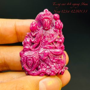 Tượng Phật Phổ Hiền Bồ Tát Tạc Đá Ruby Thiên Nhiên. Tượng cao 44mm ngang 31mm nặng 123carat #12350