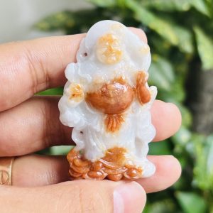 Alternative view of Mặt Dây Đá Cẩm Thạch Huyết Thiên Nhiên tạc tượng Di Lạc Đeo Nhanh Lên Nước. Tượng cao 55mm ngang 33mm.