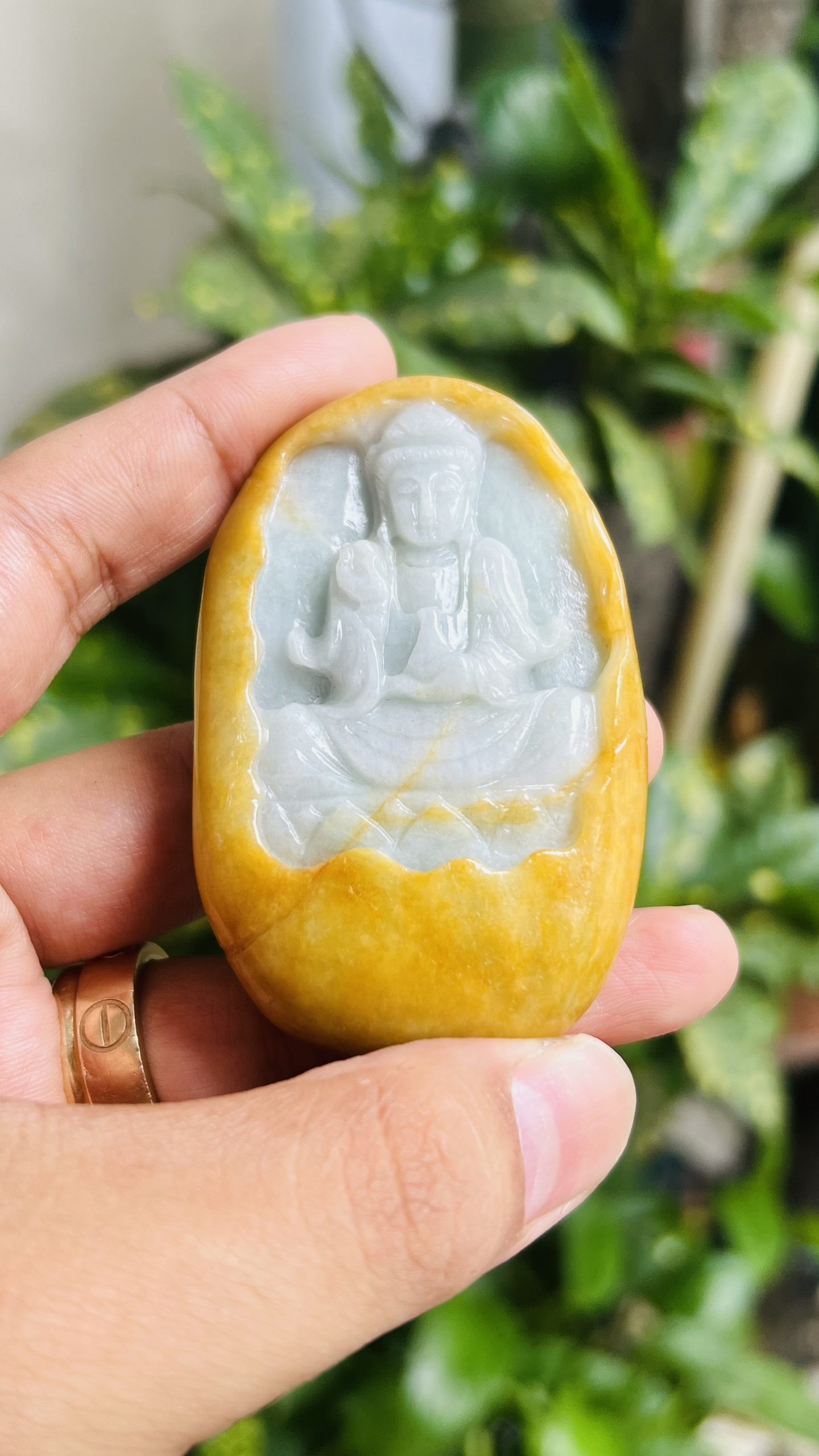 Tượng Mẹ Quán Âm được Nghệ nhân Việt Nam Tạc trên đá cẩm thạch cao cấp, tách lớp tỉ mỉ chất đá cao thông đèn. Thích hợp trưng bày. Tượng cao 68mm ngang 46mm. - Ảnh 3