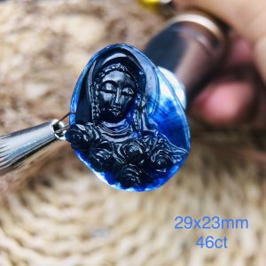 Tượng Đức Mẹ Tạc Đá Sapphire Thiên Nhiên. Tượng cao 29mm ngang 23mm nặng 46carat #4670
