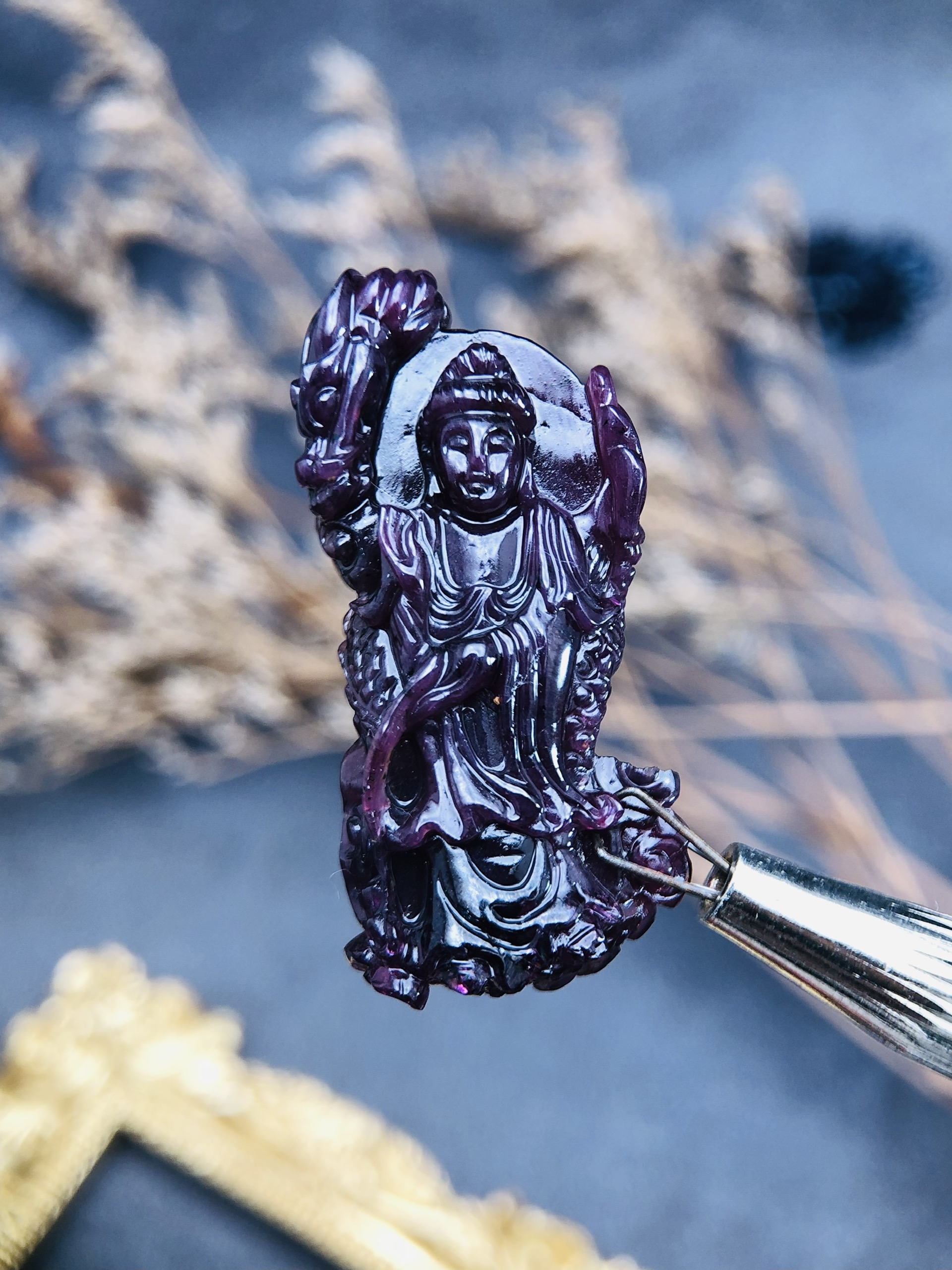 Tượng Quán Âm Tạc Đá Garnet Thiên Nhiên. Tượng cao 48mm ngang 18mm nặng 57carat #5730 - Ảnh 3