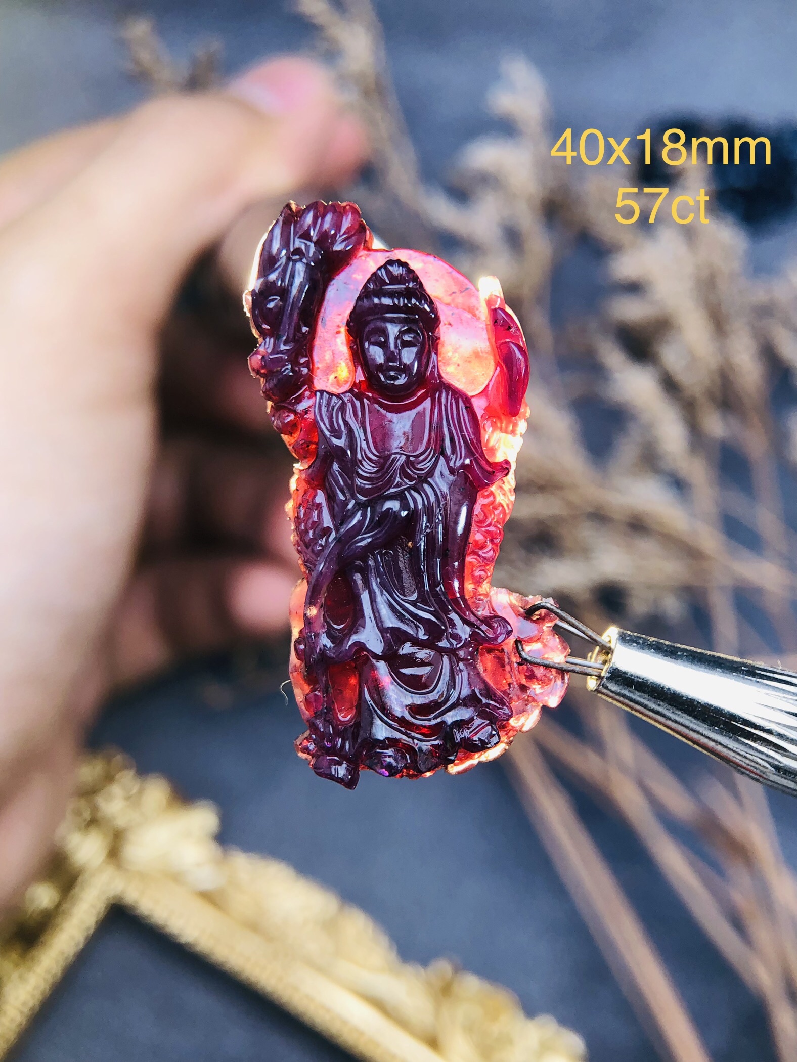 Tượng Quán Âm Tạc Đá Garnet Thiên Nhiên. Tượng cao 48mm ngang 18mm nặng 57carat #5730