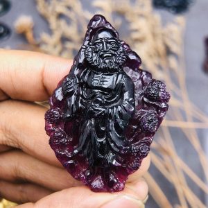 Alternative view of Tượng Đạt Ma Tạc Đá Garnet Thiên Nhiên. Tượng cao 55mm ngang 39mm nặng 142carat #14230