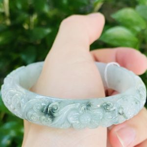 Alternative view of Vòng Ngọc Phỉ Thúy Hoa Bay Chạm Type A Ni 55 Bản 12